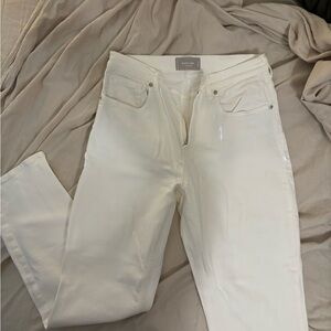 Everlane “The Cheeky Jean” in Off-White